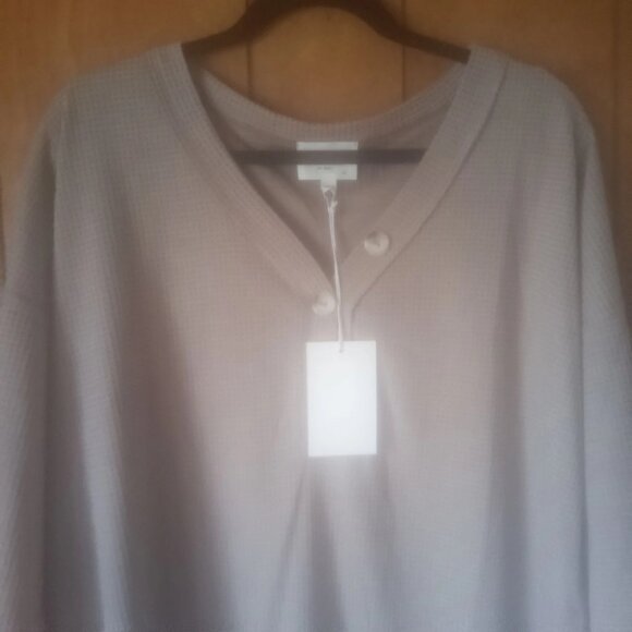 Andrew By Unit Women's Short Sleeve Half Button Pullover Top Size XL NWT - Picture 3 of 4